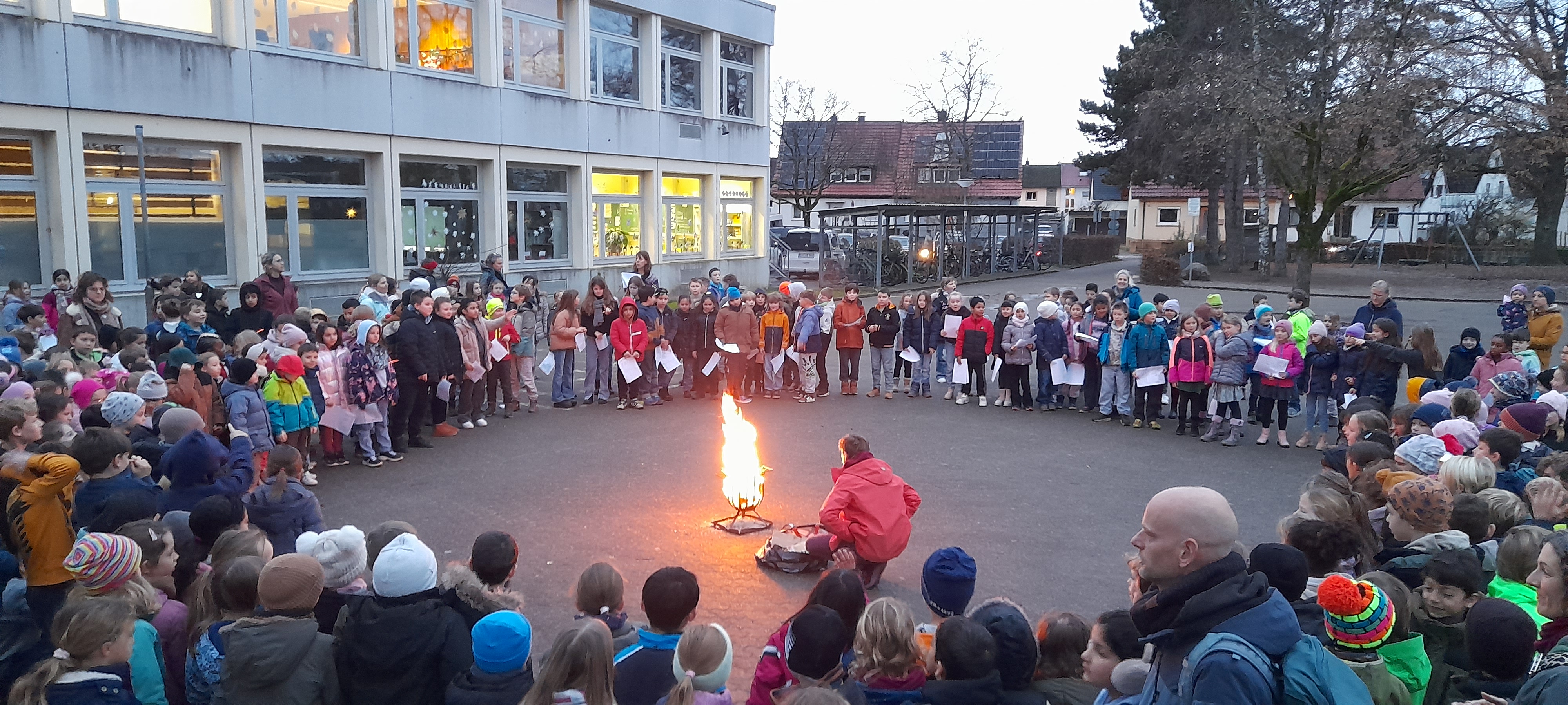 Singen Pausenhauf GS Adventszeit